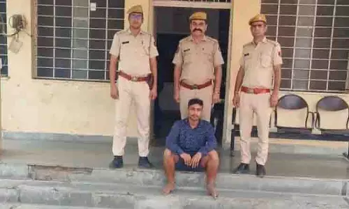 Bhilwara में कुत्ते को बेरहमी से पीटने पर युवक गिरफ्तार Bhilwara में कुत्ते को बेरहमी से पीटने पर युवक गिरफ्तार