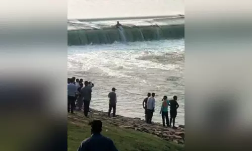तीन युवकों की नदी में डूबकर मौत, परिजनों का रो-रोकर बुरा हाल तीन युवकों की नदी में डूबकर मौत, परिजनों का रो-रोकर बुरा हाल