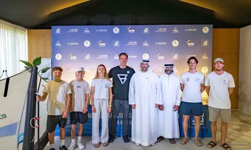 Abu Dhabi में पहली बार 150+ काइटसर्फर्स के साथ फहीद आइलैंड वॉटरस्पोर्ट्स फेस्टिवल शुरू