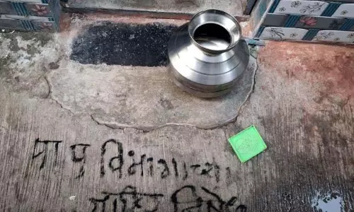 दिवाली के दौरान पानी की कमी से Ulhasnagar में गुस्सा दिवाली के दौरान पानी की कमी से Ulhasnagar में गुस्सा
