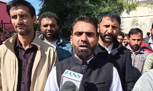 NYC कर्मचारियों ने वेतन वृद्धि और नौकरी नीति लागू करने की मांग उठाई