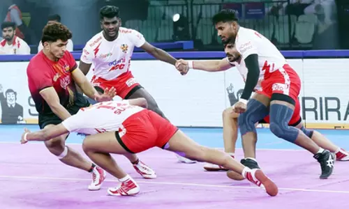 PKL 12: बेंगलुरु बुल्स ने गुजरात जायंट्स को 54-26 से हराया PKL 12: बेंगलुरु बुल्स ने गुजरात जायंट्स को 54-26 से हराया