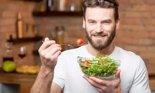 हमेशा स्वस्थ और जवान बने रहने के लिए रोज़ाना खाएं ये एंटी एजिंग Foods