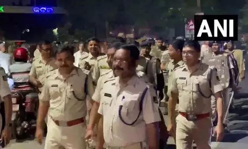 पुलिस ने Kali Puja विसर्जन से पहले फ्लैग मार्च किया, सुरक्षा और ट्रैफिक व्यवस्थाओं को लेकर जागरूक पुलिस ने Kali Puja विसर्जन से पहले फ्लैग मार्च किया, सुरक्षा और ट्रैफिक व्यवस्थाओं को लेकर जागरूक