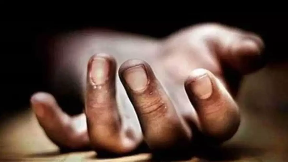 किशोरी से मां ने छीन ली मोबाइल, कुछ देर बाद सुसाइड किशोरी से मां ने छीन ली मोबाइल, कुछ देर बाद सुसाइड