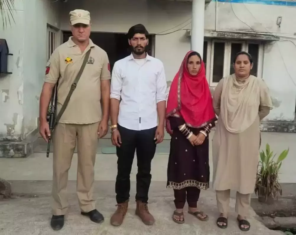 Kathua: बिलावर में पुलिस ने खोजी लापता लड़की, सुरक्षित घर पहुंचाई Kathua: बिलावर में पुलिस ने खोजी लापता लड़की, सुरक्षित घर पहुंचाई