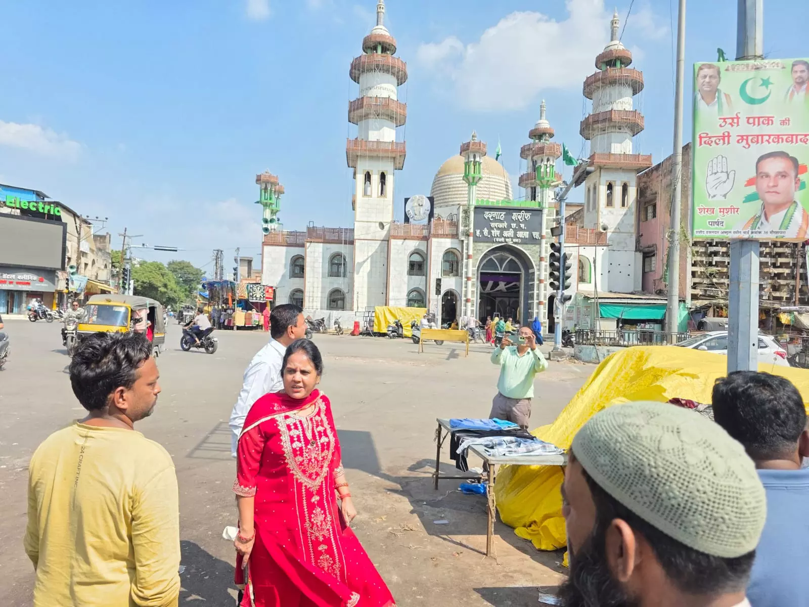 शास्त्री बाजार सहित कई जगहों से निगम ने कचरे के ढेर को किया साफ शास्त्री बाजार सहित कई जगहों से निगम ने कचरे के ढेर को किया साफ