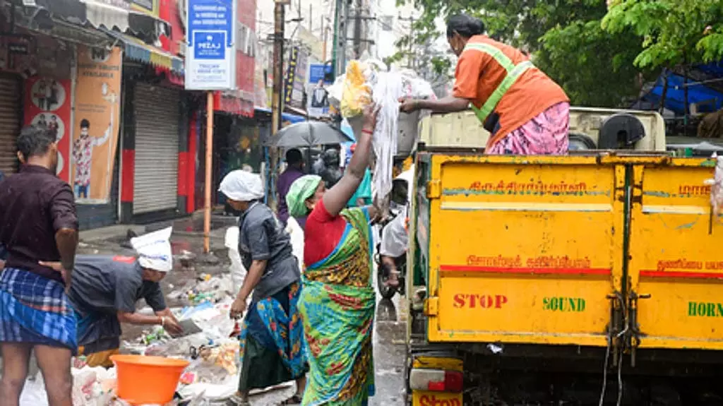 Tamil Nadu: नगरपालिका के सफाई कर्मचारियों के लिए 3 मुफ्त भोजन Tamil Nadu: नगरपालिका के सफाई कर्मचारियों के लिए 3 मुफ्त भोजन