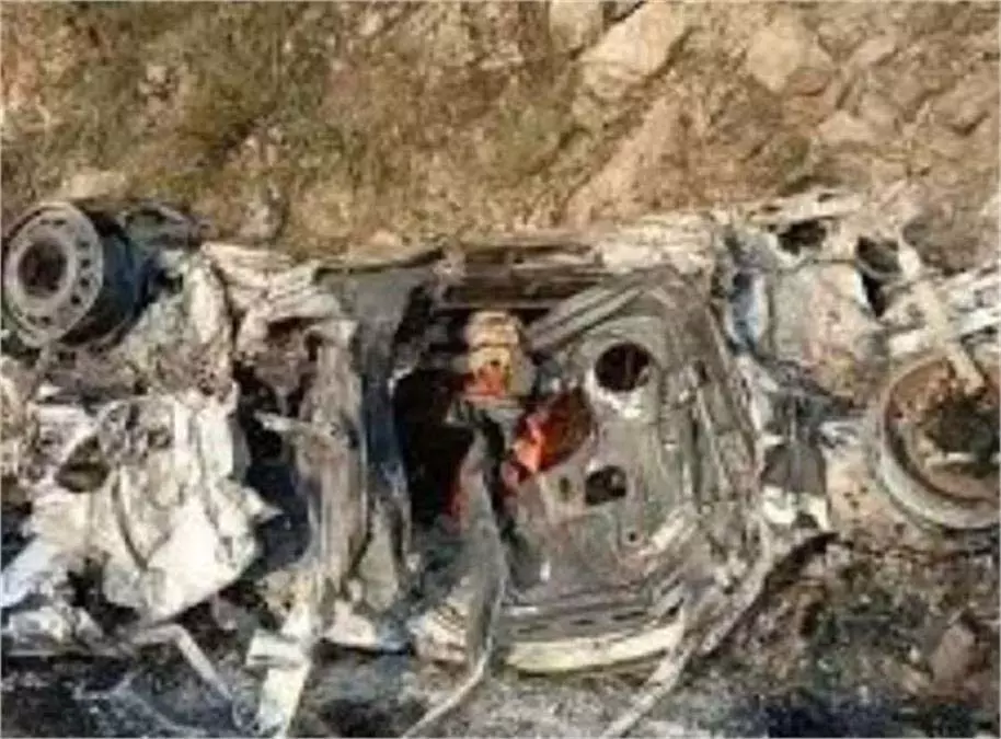 Uttarakhand: इंजीनियर दंपत्ति की कार 200 मीटर गहरी खाई में गिरी, 3 लोगों की मौत Uttarakhand: इंजीनियर दंपत्ति की कार 200 मीटर गहरी खाई में गिरी, 3 लोगों की मौत