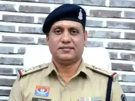 टीआई ने भू-माफिया का दिया साथ, लाइन अटैच की कार्रवाई टीआई ने भू-माफिया का दिया साथ, लाइन अटैच की कार्रवाई