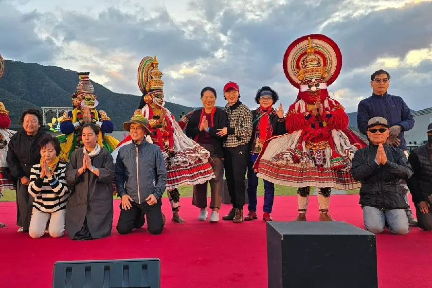 South Korea के मिरयांग में संगीत और नृत्य के माध्यम से महाभारत को जीवंत किया गया South Korea के मिरयांग में संगीत और नृत्य के माध्यम से महाभारत को जीवंत किया गया