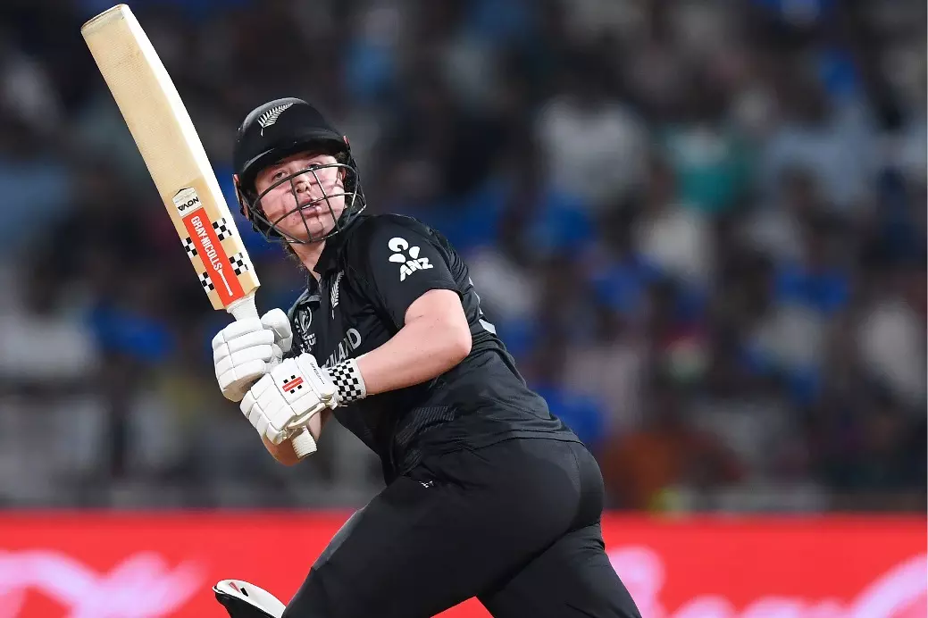 Match 44 ओवर का हुआ; न्यूजीलैंड को भारत के सामने 325 रन का संशोधित लक्ष्य Match 44 ओवर का हुआ; न्यूजीलैंड को भारत के सामने 325 रन का संशोधित लक्ष्य