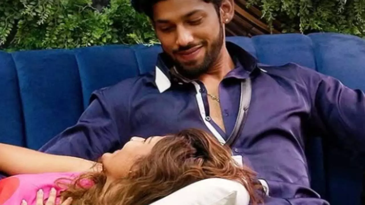 Bigg Boss 19 के घर में बसीर अली और नेहल चुडासमा के लव एंगल पर नेटिज़न्स की प्रतिक्रिया Bigg Boss 19 के घर में बसीर अली और नेहल चुडासमा के लव एंगल पर नेटिज़न्स की प्रतिक्रिया