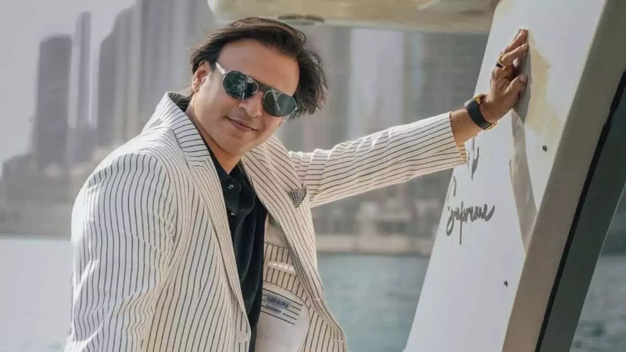 प्रभास अभिनीत Spirit में विवेक ओबेरॉय की मौजूदगी पर नेटिज़न्स की प्रतिक्रिया प्रभास अभिनीत Spirit में विवेक ओबेरॉय की मौजूदगी पर नेटिज़न्स की प्रतिक्रिया
