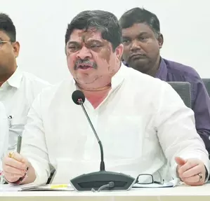 Telangana में निजी बसों पर सख्ती, मंत्री बोले— नियम उल्लंघन बर्दाश्त नहीं होगा Telangana में निजी बसों पर सख्ती, मंत्री बोले— नियम उल्लंघन बर्दाश्त नहीं होगा
