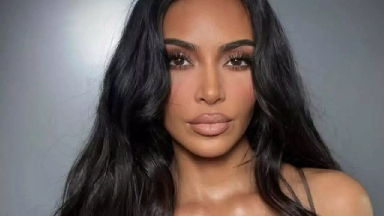 Kim Kardashian ने तनाव से संबंधित ब्रेन एन्यूरिज्म से जूझने का खुलासा किया Kim Kardashian ने तनाव से संबंधित ब्रेन एन्यूरिज्म से जूझने का खुलासा किया