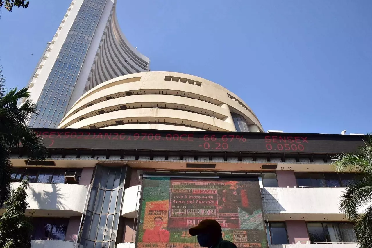 US-China व्यापार तनाव के बीच सेंसेक्स, निफ्टी में गिरावट US-China व्यापार तनाव के बीच सेंसेक्स, निफ्टी में गिरावट