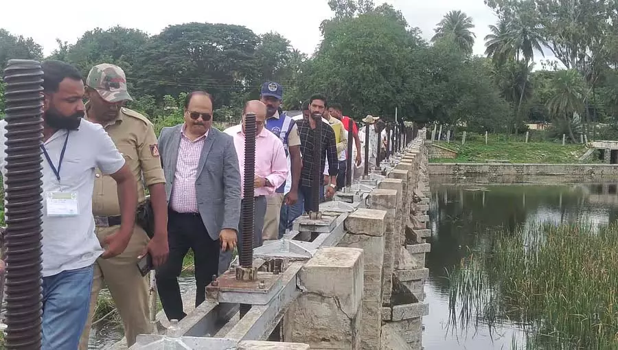 बांध के पुल में दरारें; टेक्निकल रिपोर्ट के बाद कार्रवाई की जाएगी: जिला कलेक्टर बांध के पुल में दरारें; टेक्निकल रिपोर्ट के बाद कार्रवाई की जाएगी: जिला कलेक्टर