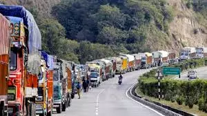 Jammu: हाईवे यातायात के लिए खुला, भारी वाहन करेंगे एकतरफा यात्रा Jammu: हाईवे यातायात के लिए खुला, भारी वाहन करेंगे एकतरफा यात्रा