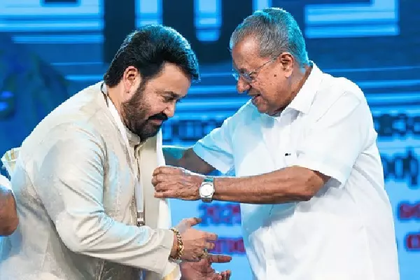 Kerala HC ने मोहनलाल के हाथी दांत संग्रह से जुड़े सरकारी आदेश को ठुकराया Kerala HC ने मोहनलाल के हाथी दांत संग्रह से जुड़े सरकारी आदेश को ठुकराया