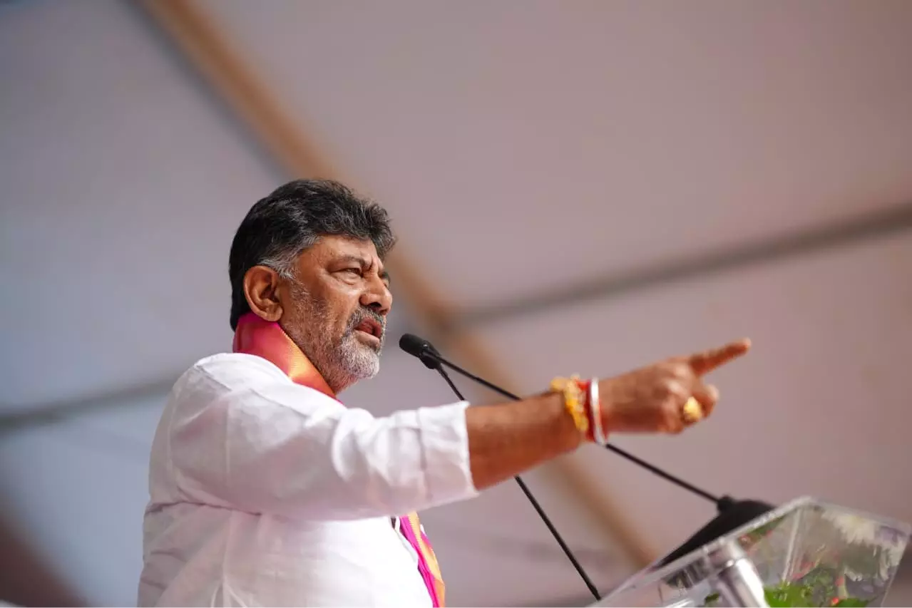 Karnataka Deputy CM ने आंध्र बस हादसे की उच्चस्तरीय जांच की मांग की Karnataka Deputy CM ने आंध्र बस हादसे की उच्चस्तरीय जांच की मांग की