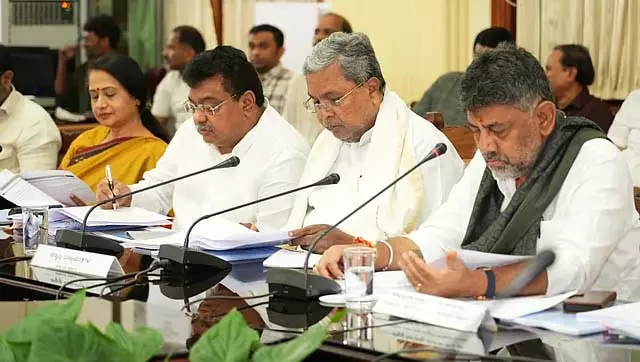 Karnataka : सरकार राज्य में 13 कंपनियों से 27,000 करोड़ का निवेश करने जा रही है, 11 नए प्रोजेक्ट Karnataka : सरकार राज्य में 13 कंपनियों से 27,000 करोड़ का निवेश करने जा रही है, 11 नए प्रोजेक्ट