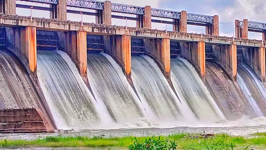 तुंगभद्रा गेट से पानी छोड़ा गया: नदी के किनारे रहने वाले लोगों को चेतावनी तुंगभद्रा गेट से पानी छोड़ा गया: नदी के किनारे रहने वाले लोगों को चेतावनी
