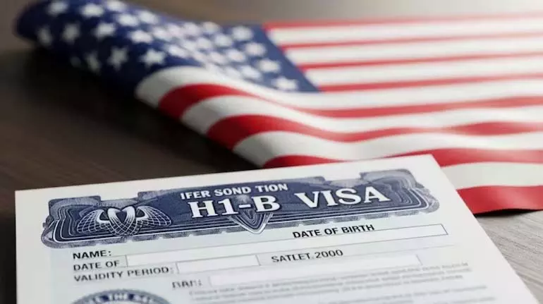 H-1B visa शुल्क वृद्धि ने अमेरिका में भारतीय डॉक्टरों के बीच चिंता पैदा कर दी H-1B visa शुल्क वृद्धि ने अमेरिका में भारतीय डॉक्टरों के बीच चिंता पैदा कर दी