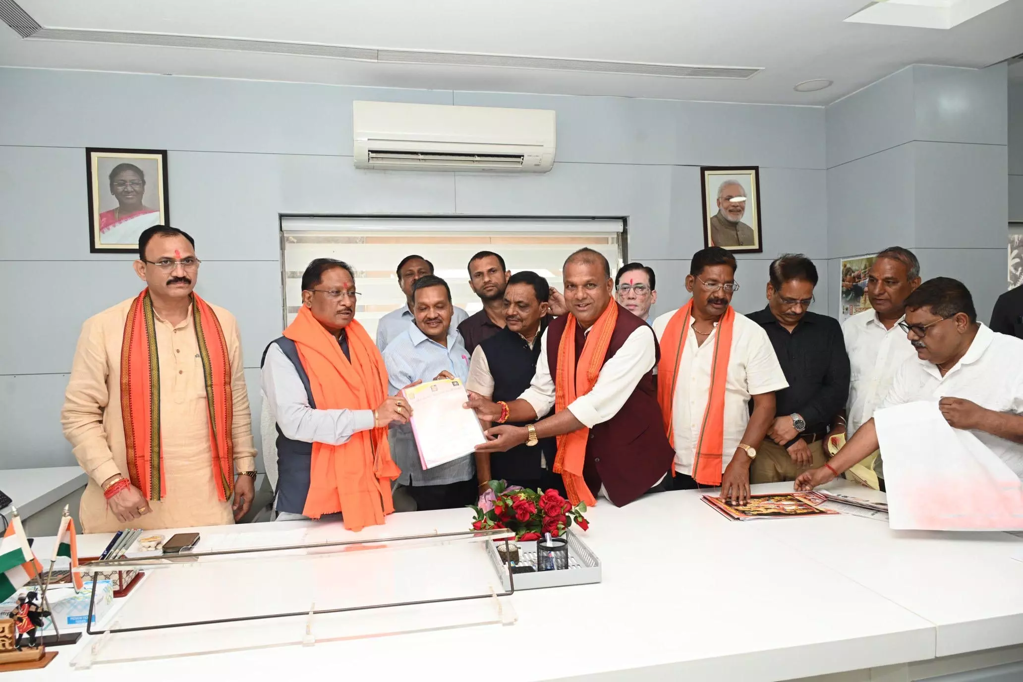 CM साय को कल्चुरी महोत्सव 2025 रतनपुर का मिला निमंत्रण CM साय को कल्चुरी महोत्सव 2025 रतनपुर का मिला निमंत्रण