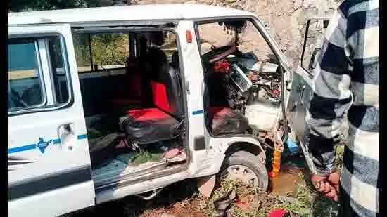Himachal Pradesh: तीन सड़क दुर्घटनाओं में 5 की मौत, 4 घायल Himachal Pradesh: तीन सड़क दुर्घटनाओं में 5 की मौत, 4 घायल