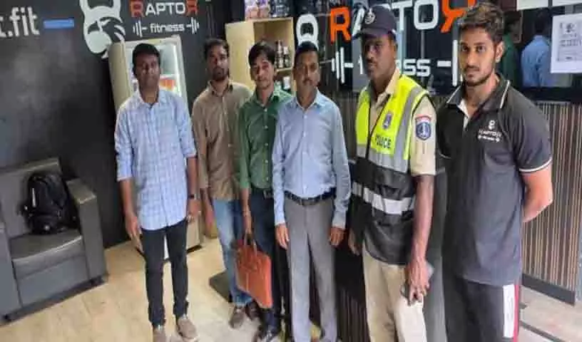 Hyderabad: जिम में बॉडीबिल्डिंग के लिए प्रतिबंधित दवाएं बेचते हुए पकड़ा गया Hyderabad: जिम में बॉडीबिल्डिंग के लिए प्रतिबंधित दवाएं बेचते हुए पकड़ा गया