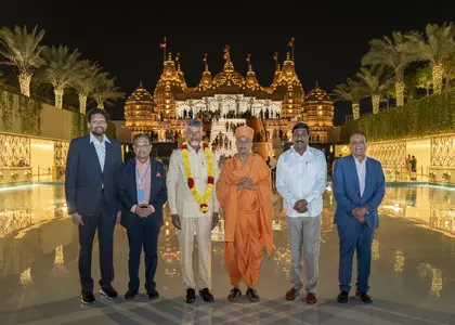 आंध्र के CM ने अबू धाबी में बीएपीएस मंदिर को वैश्विक शांति की विरासत बताया आंध्र के CM ने अबू धाबी में बीएपीएस मंदिर को वैश्विक शांति की विरासत बताया