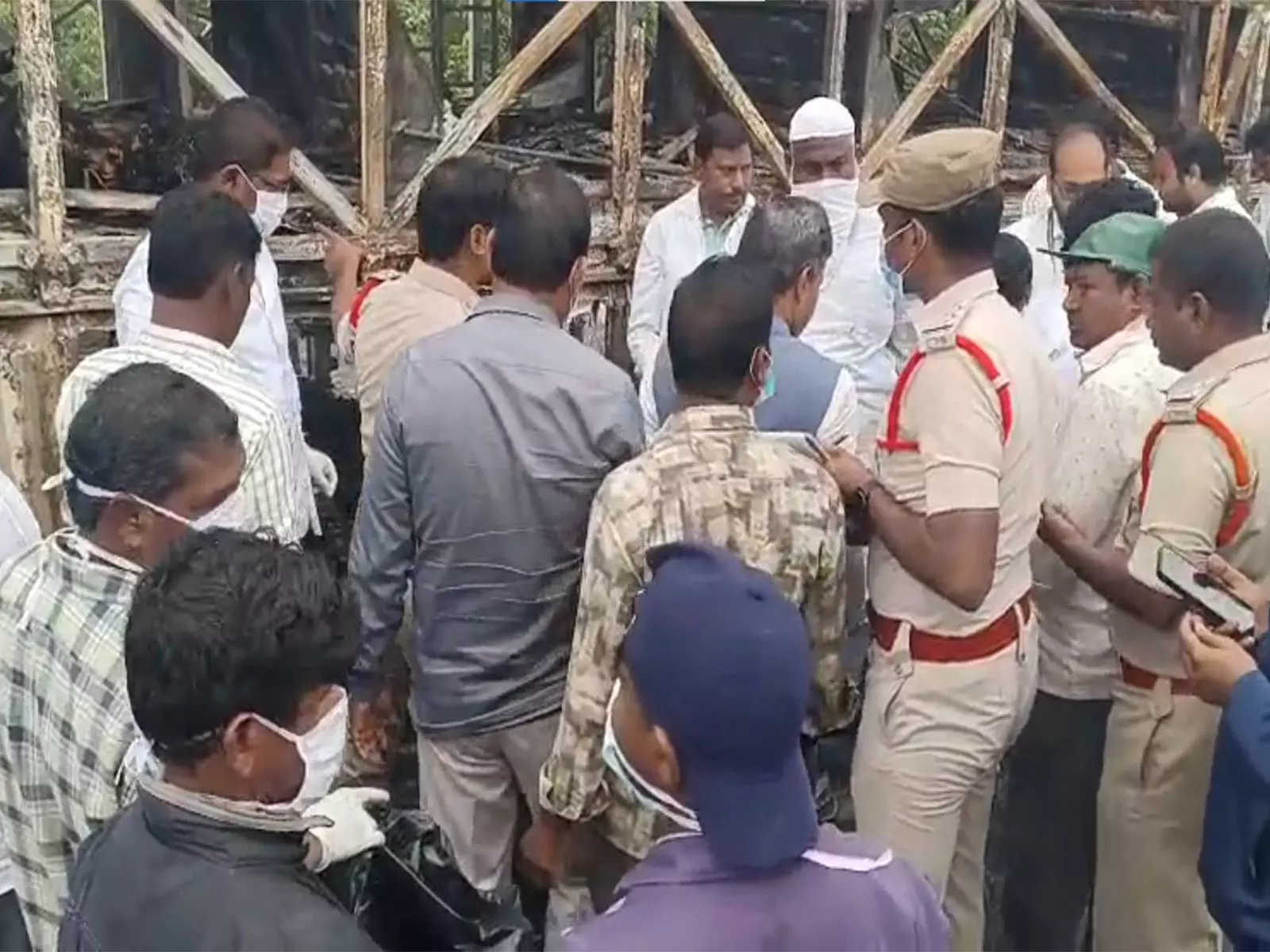 तेलंगाना सरकार ने कुरनूल बस हादसे में मृतकों के परिवारों के लिए 5 लाख रुपये की अनुग्रह राशि की घोषणा की तेलंगाना सरकार ने कुरनूल बस हादसे में मृतकों के परिवारों के लिए 5 लाख रुपये की अनुग्रह राशि की घोषणा की