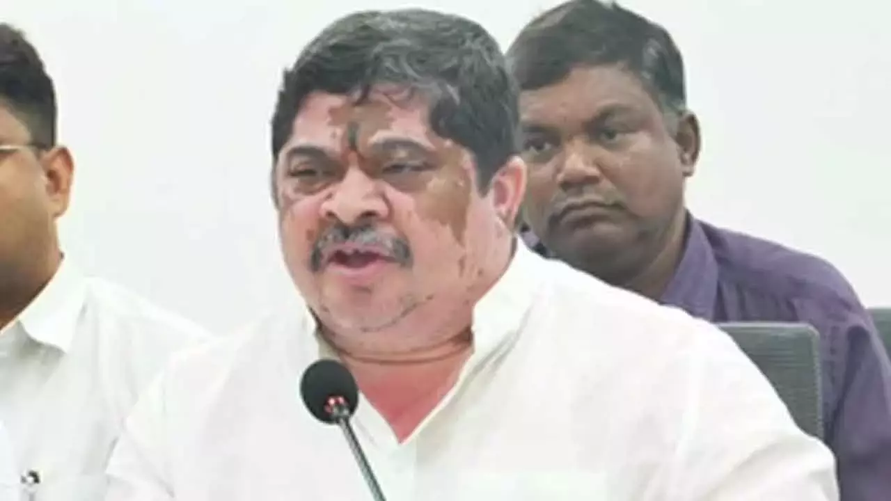 Telangana परिवहन मंत्री ने चेतावनी दी है कि नियमों का उल्लंघन करने वाले निजी बस ऑपरेटरों पर कड़ी कार्रवाई की जाएगी Telangana परिवहन मंत्री ने चेतावनी दी है कि नियमों का उल्लंघन करने वाले निजी बस ऑपरेटरों पर कड़ी कार्रवाई की जाएगी