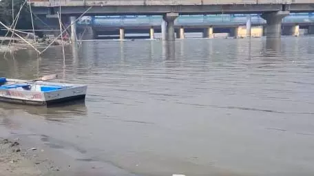 कालिंदी कुंज यमुना घाट पर छठ पूजा की तैयारियां जोरों पर कालिंदी कुंज यमुना घाट पर छठ पूजा की तैयारियां जोरों पर