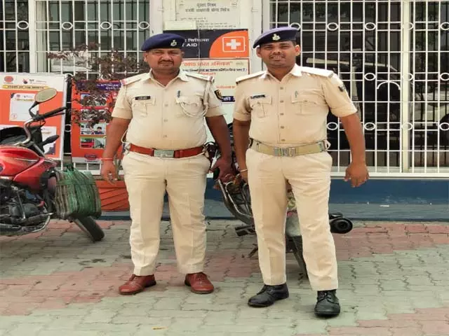 पुलिस ने जिले के वित्तीय संस्थानों का किया व्यापक निरीक्षण, सुरक्षा और पारदर्शिता पर जोर पुलिस ने जिले के वित्तीय संस्थानों का किया व्यापक निरीक्षण, सुरक्षा और पारदर्शिता पर जोर