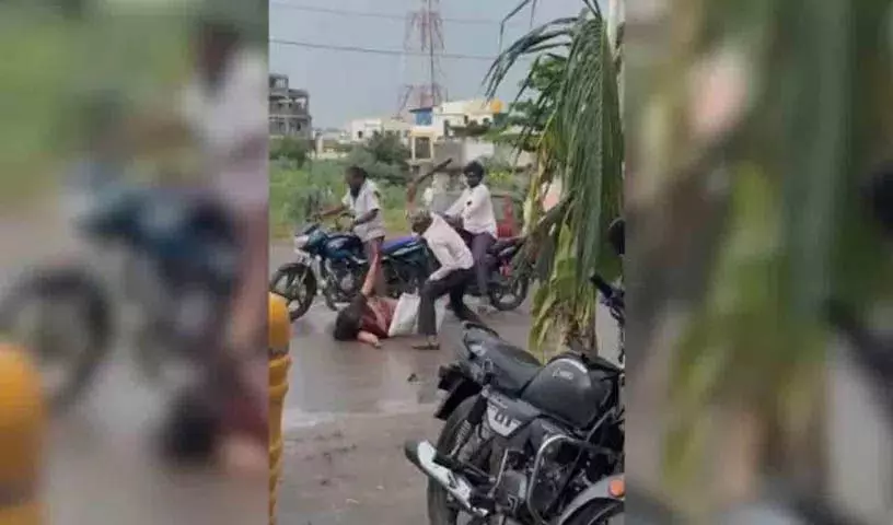 पति ने सड़क पर पत्नी पर चाकू से किया हमला.. फिर क्या हुआ? पति ने सड़क पर पत्नी पर चाकू से किया हमला.. फिर क्या हुआ?