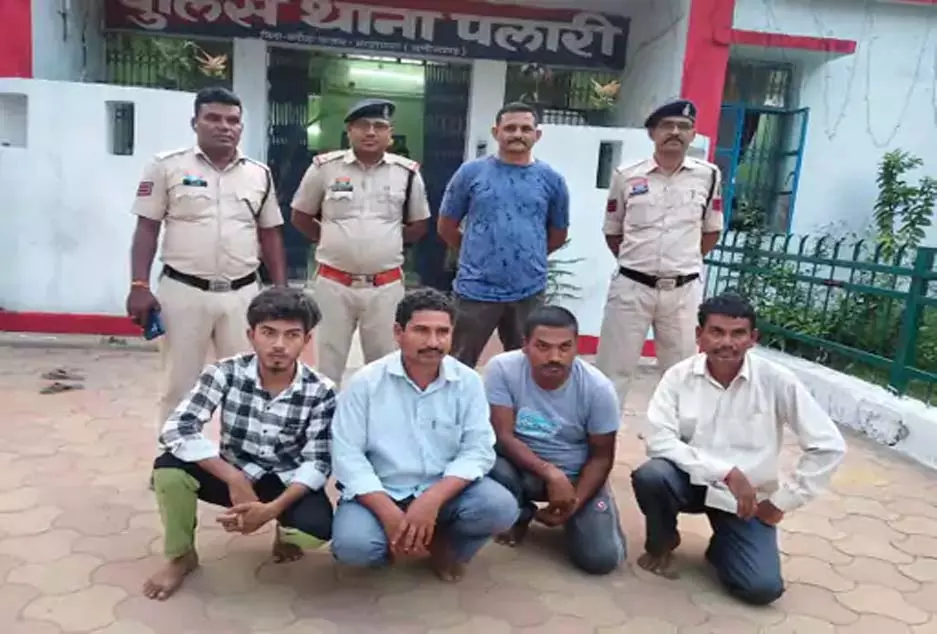 CG: गोवर्धन पूजा की रात युवक की पीट-पीटकर हत्या, चार गिरफ्तार CG: गोवर्धन पूजा की रात युवक की पीट-पीटकर हत्या, चार गिरफ्तार