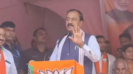 चापरा: महागठबंधन पर केशव प्रसाद मौर्य का हमला चापरा: महागठबंधन पर केशव प्रसाद मौर्य का हमला