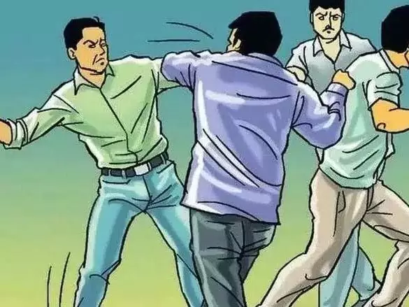 मोटरसाइकिल विवाद पर युवक से मारपीट और धमकी, पुलिस में शिकायत दर्ज मोटरसाइकिल विवाद पर युवक से मारपीट और धमकी, पुलिस में शिकायत दर्ज