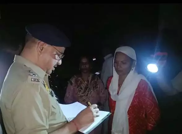BREAKING: 6 वर्षीय मासूम का अपहरण कर गला घोंटकर हत्या, मुख्य आरोपी फरार BREAKING: 6 वर्षीय मासूम का अपहरण कर गला घोंटकर हत्या, मुख्य आरोपी फरार