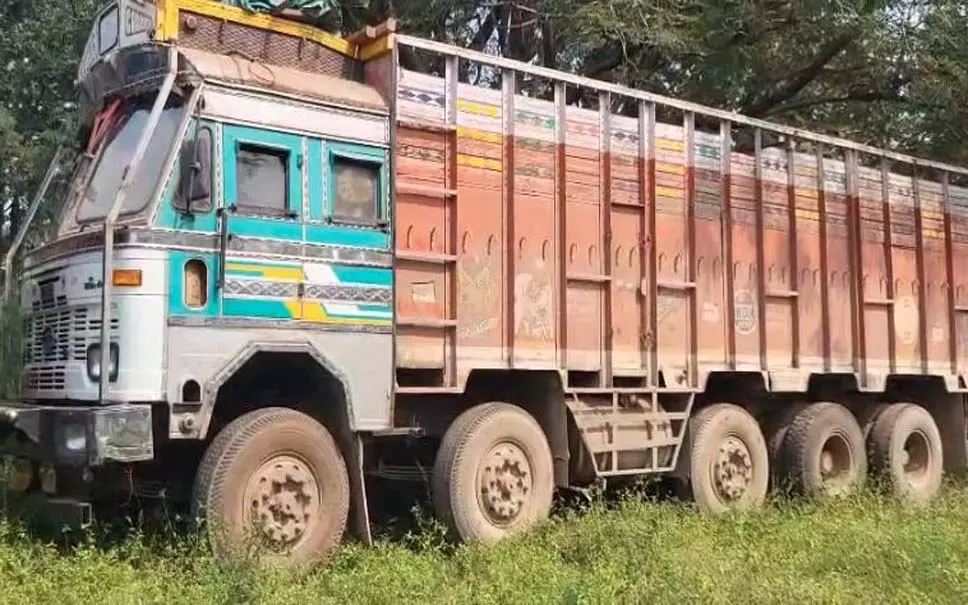 वन विभाग की बड़ी कार्रवाई: 45 लाख की अवैध लकड़ी जब्त वन विभाग की बड़ी कार्रवाई: 45 लाख की अवैध लकड़ी जब्त
