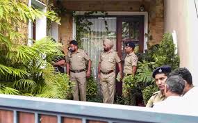 Punjab, होशियारपुर की ज्वेलरी शॉप पर गोलीबारी के मामले में वांछित पिता-पुत्र गिरफ्तार
