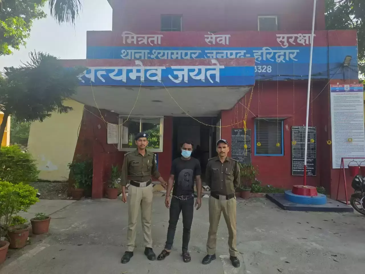 Haridwar: 24 घंटे में बड़ी सफलता, नाबालिग से दुष्कर्म का आरोपी दबोचा Haridwar: 24 घंटे में बड़ी सफलता, नाबालिग से दुष्कर्म का आरोपी दबोचा
