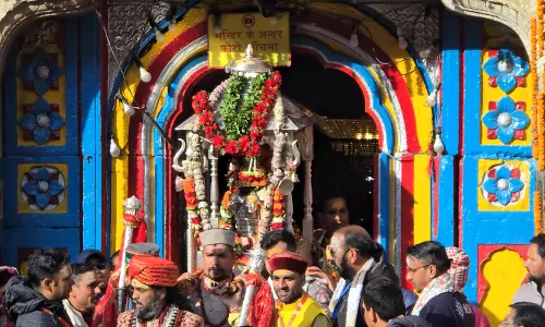 Dehradun: मां यमुना मंदिर के कपाट बंद, यमुनोत्री में भक्तों ने उमड़ा उत्साह