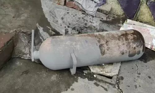 Karnal: सिलेंडर फटने से इलाके में दहशत और अफरा-तफरी
