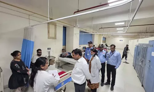 Bhopal : छठ से पहले दुर्गा विसर्जन का कचरा अभी भी शहर के घाटों पर जमा Bhopal : छठ से पहले दुर्गा विसर्जन का कचरा अभी भी शहर के घाटों पर जमा
