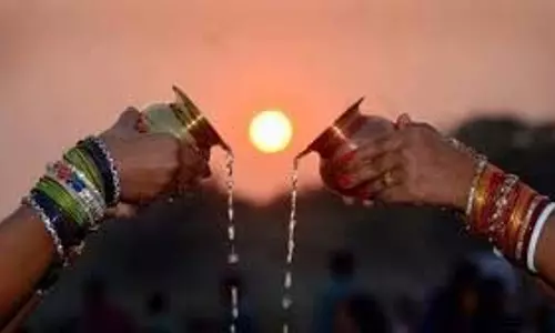 Chhath Puja 2025: जानिए  छठ पूजा में डूबते और उगते सूर्य को अर्घ्य क्यों दिया जाता है