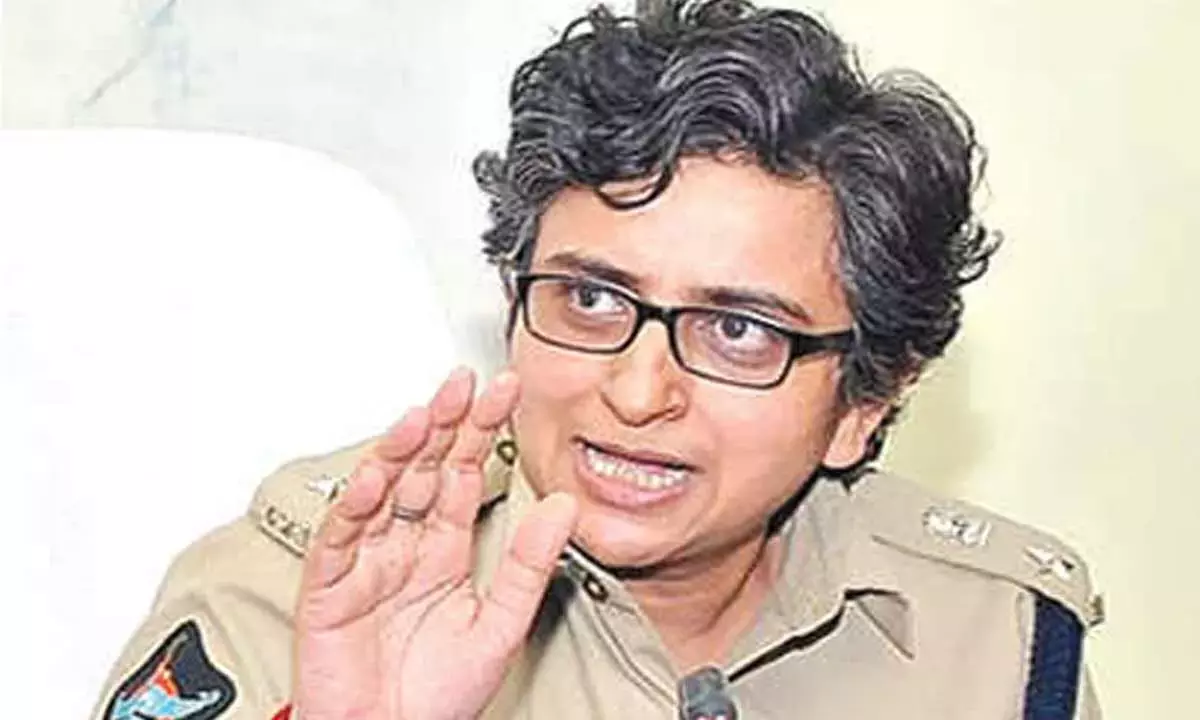 डीआइजी ने ताड़ीपात्री के खिलाफ टीडीपी नेता की टिप्पणी की निंदा की डीआइजी ने ताड़ीपात्री के खिलाफ टीडीपी नेता की टिप्पणी की निंदा की