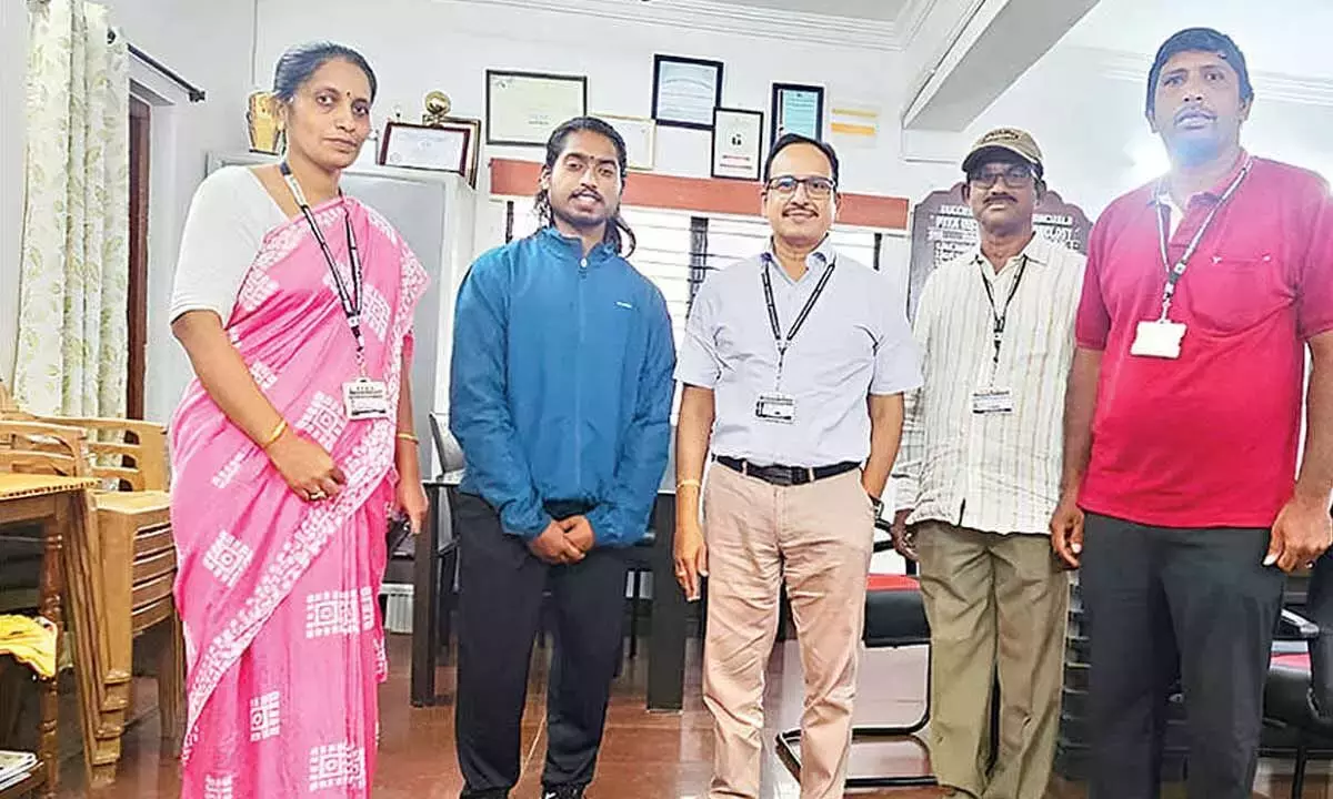 पीवीकेकेआईटी का छात्र राष्ट्रीय स्तर की तलवारबाजी प्रतियोगिता में भाग लेगा पीवीकेकेआईटी का छात्र राष्ट्रीय स्तर की तलवारबाजी प्रतियोगिता में भाग लेगा